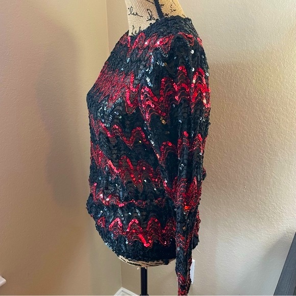 VINTAGE : Red / Black Sequined Top - Picture 4 of 11